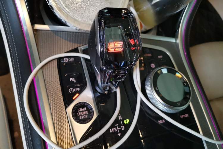 Used BMW 8 Series 2022 840i Four-Door Coupe M Sport Package Gear Lever
