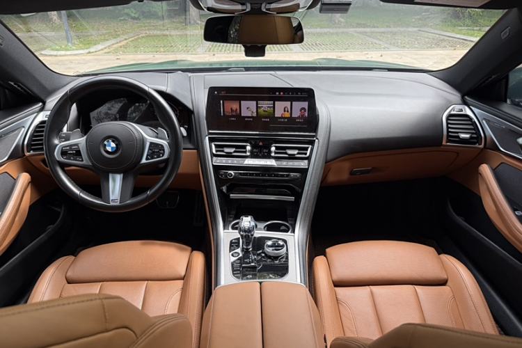 Used BMW 8 Series 2022 840i Four-Door Coupe M Sport Package Interior 1
