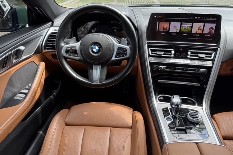 Used BMW 8 Series 2022 840i Four-Door Coupe M Sport Package Interior 3