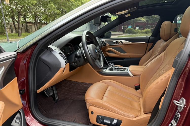 Used BMW 8 Series 2022 840i Four-Door Coupe M Sport Package Interior 5
