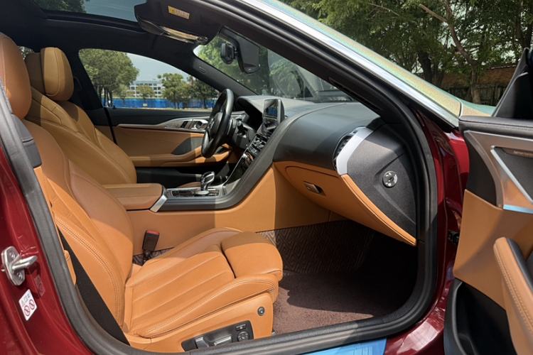 Used BMW 8 Series 2022 840i Four-Door Coupe M Sport Package Interior 7