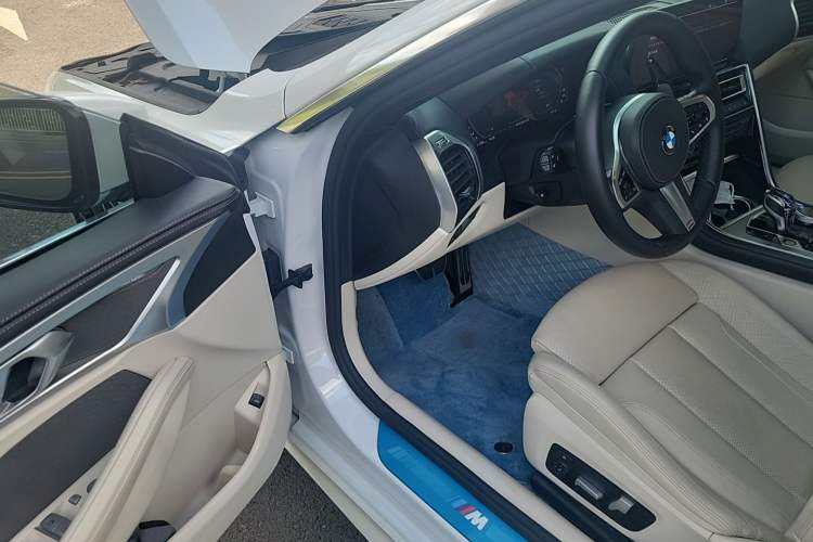 Used BMW 8 Series 2022 840i Four-Door Coupe M Sport Package Driver Seat