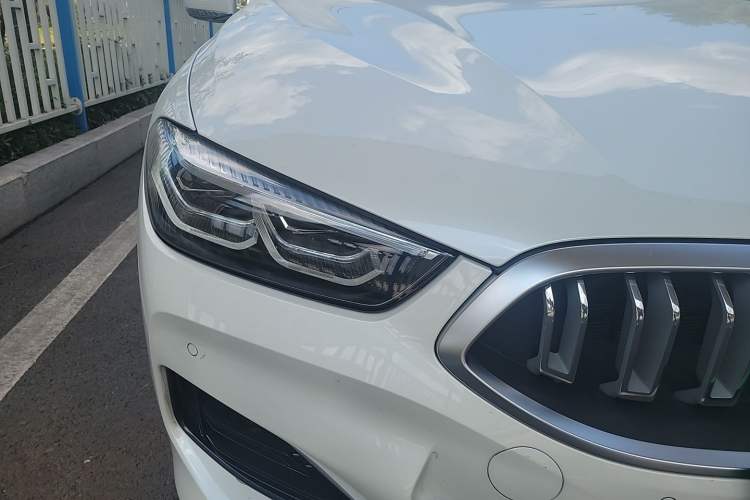 Used BMW 8 Series 2022 840i Four-Door Coupe M Sport Package Right Front Headlight