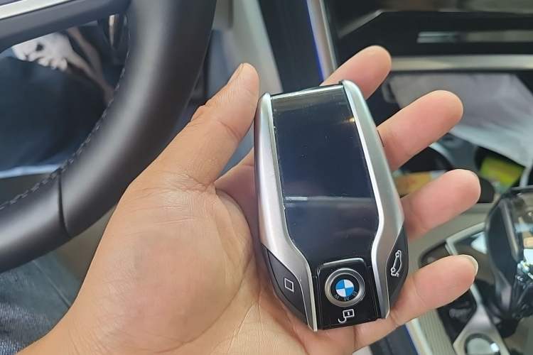 Used BMW 8 Series 2022 840i Four-Door Coupe M Sport Package Vehicle Key