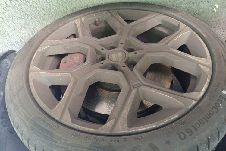 Used BMW X1 M35Li 2024 M35Li Right Front Wheel Hub