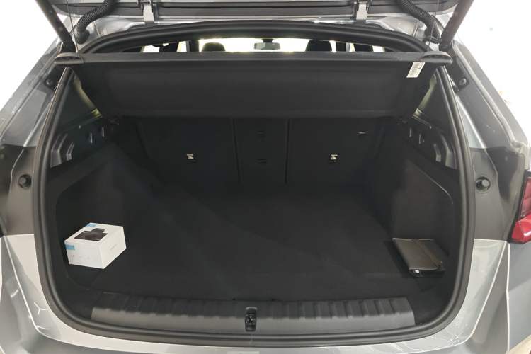 Used BMW X1 M35Li 2024 M35Li Trunk