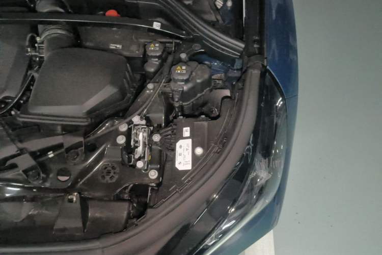 Used BMW X1 M35Li 2025 M35Li Engine Bay Left