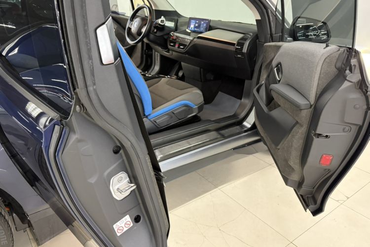 Used BMW i3 2018 Luxury Model Interior 10