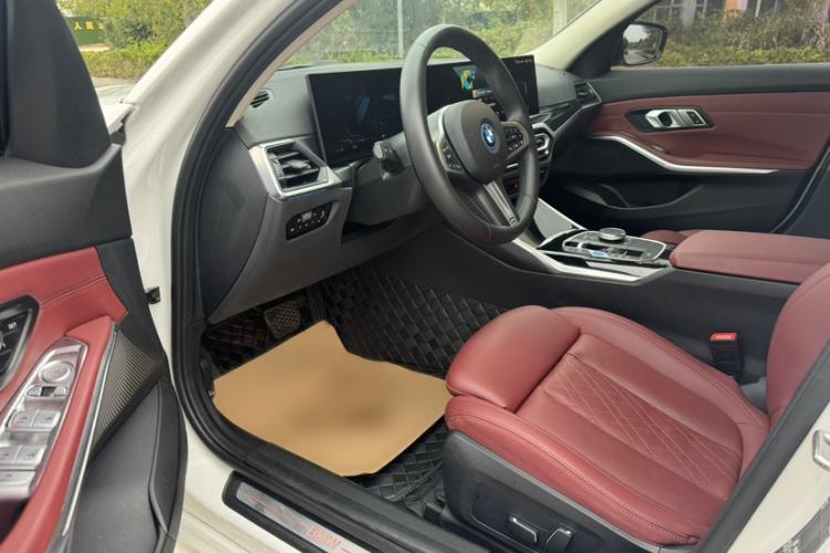Used BMW i3 2024 eDrive 35 L Interior 3