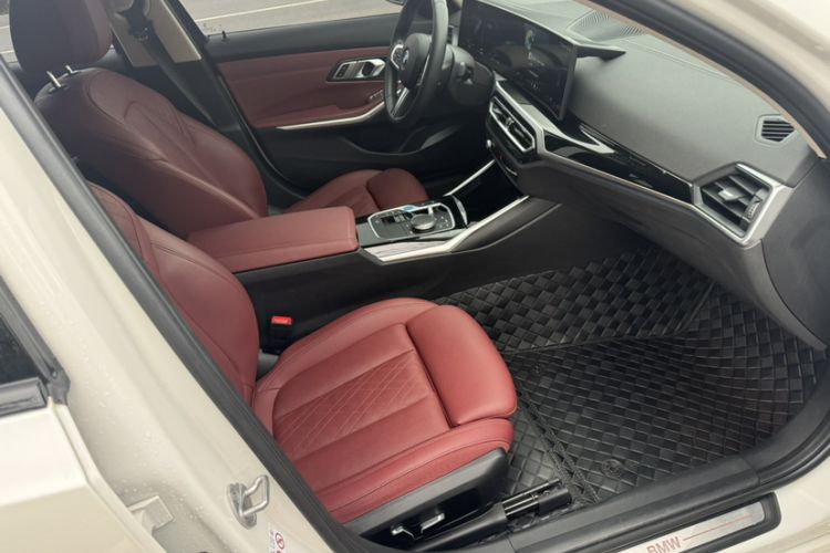 Used BMW i3 2024 eDrive 35 L Interior 4
