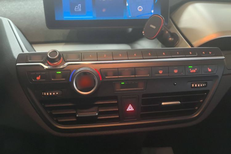 Used BMW i3 2018 Luxury Model Audio And AC Panel