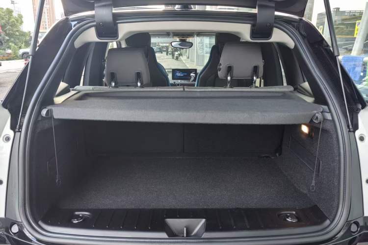 Used BMW i3 2018 Luxury Model Exterior 4