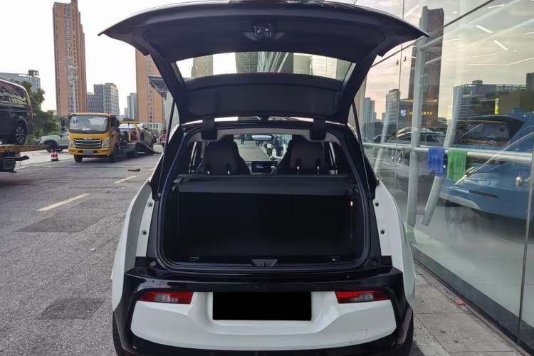 Used BMW i3 2018 Luxury Model Exterior 7