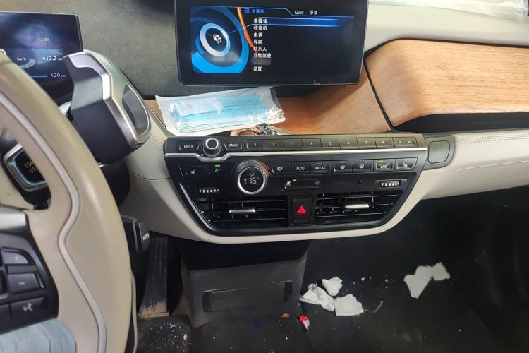 Used BMW i3 2014 Luxury Model Audio And AC Panel
