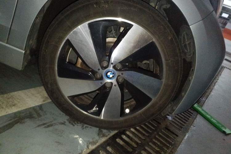 Used BMW i3 2014 Luxury Model Right Front Wheel Hub