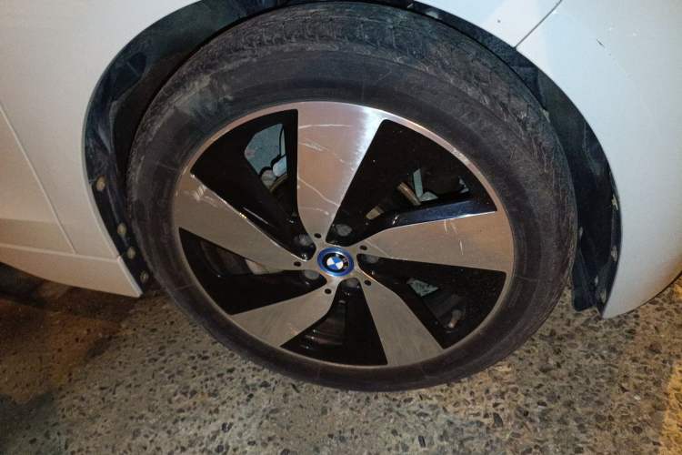 Used BMW i3 2014 Luxury Model Right Front Wheel Hub