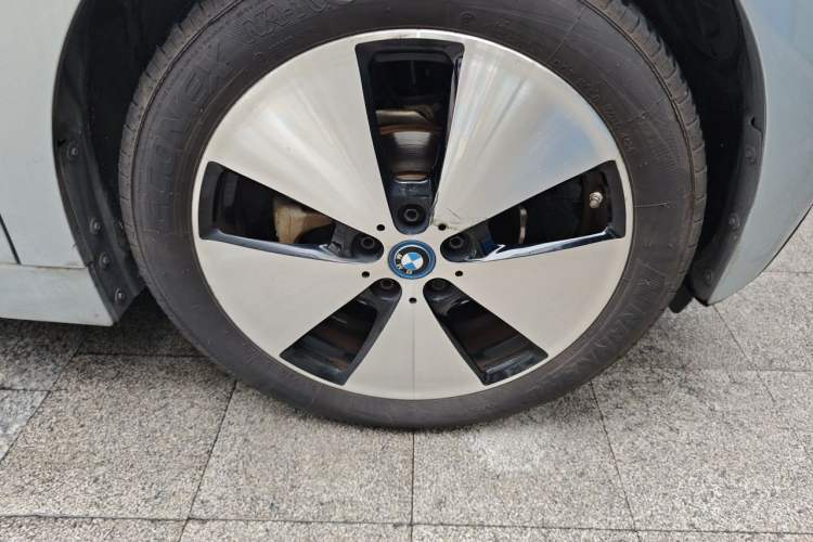 Used BMW i3 2016 Upgraded Deluxe Edition Right Front Wheel Hub