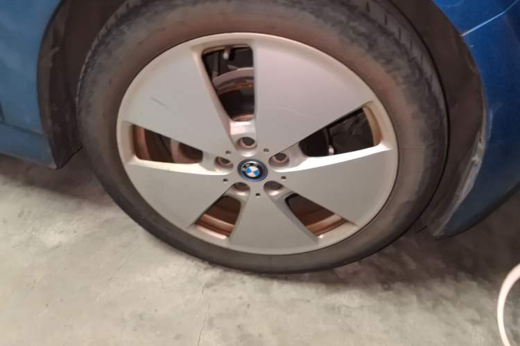 Used BMW i3 2016 Upgraded Fashionable Version Right Front Wheel Hub