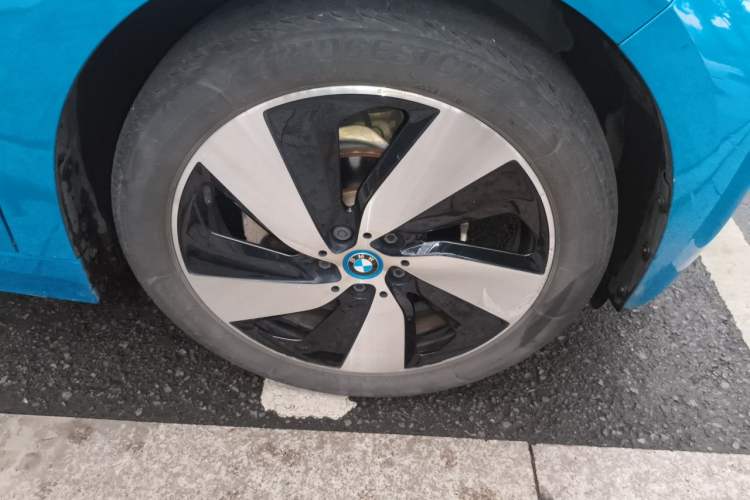 Used BMW i3 2016 Upgraded Deluxe Edition Right Front Wheel Hub