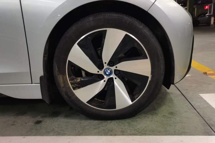 Used BMW i3 2016 Upgraded Deluxe Edition Right Front Wheel Hub