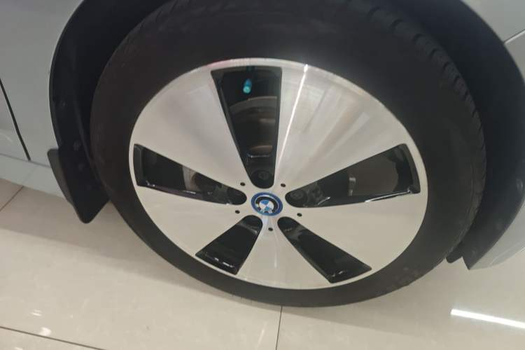 Used BMW i3 2016 Upgraded Fashionable Version Right Front Wheel Hub