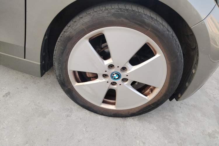 Used BMW i3 2016 Upgraded Fashionable Version Right Front Wheel Hub