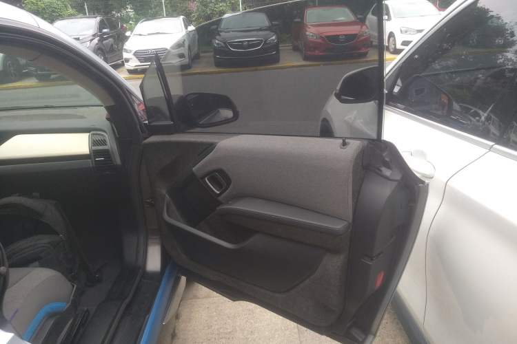 Used BMW i3 2016 Upgraded Deluxe Edition Interior 5