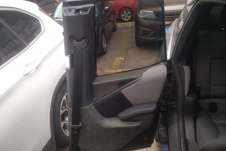 Used BMW i3 2016 Upgraded Deluxe Edition Interior 6