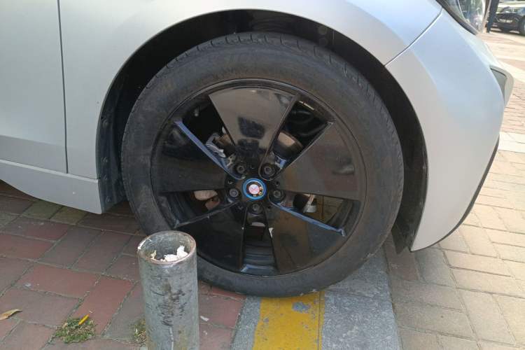Used BMW i3 2016 Upgraded Fashionable Version Right Front Wheel Hub