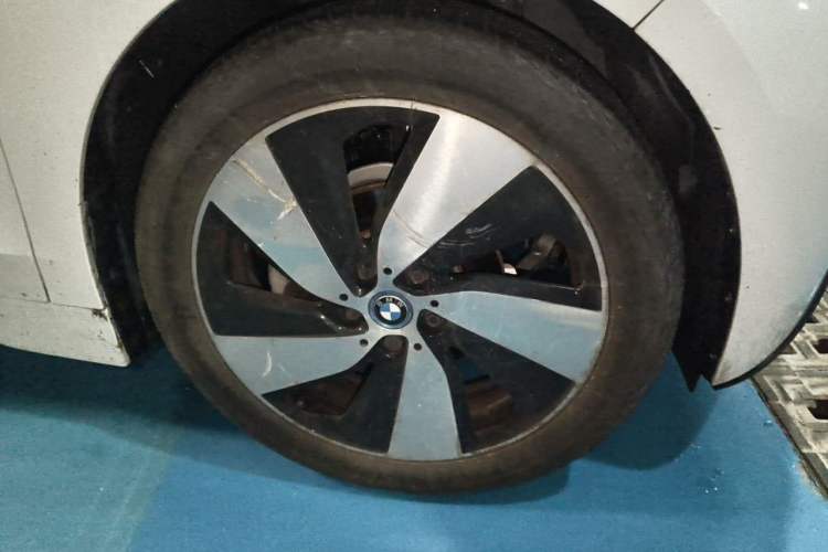 Used BMW i3 2016 Upgraded Deluxe Edition Right Front Wheel Hub