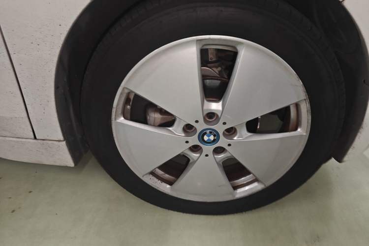 Used BMW i3 2016 Upgraded Fashionable Version Right Front Wheel Hub