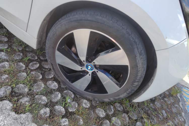 Used BMW i3 2016 Upgraded Deluxe Edition Right Front Wheel Hub