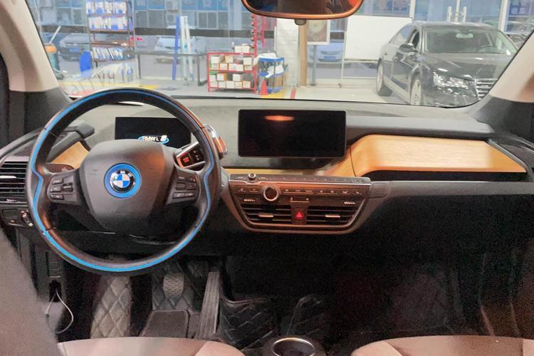 Used BMW i3 2018 Luxury Model Center Console