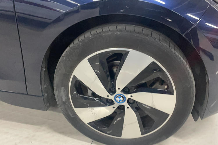 Used BMW i3 2018 Luxury Model Right Front Wheel Hub