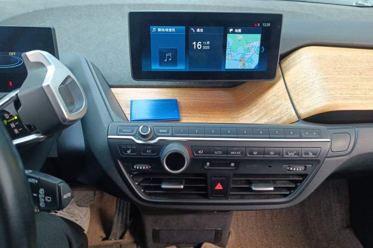 Used BMW i3 2018 Luxury Model Audio And AC Panel