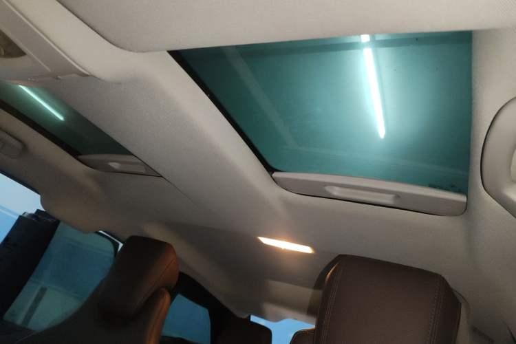 Used BMW i3 2018 Luxury Model Headliner