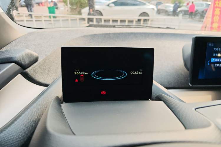 Used BMW i3 2018 Luxury Model Instrument Cluster