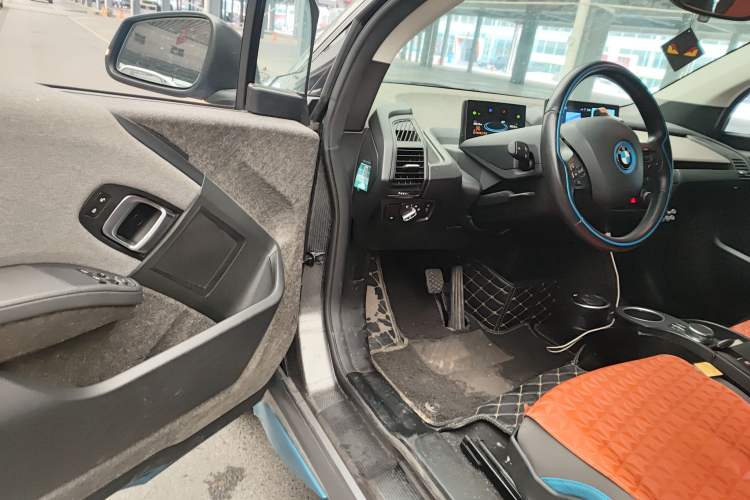 Used BMW i3 2018 Luxury Model Interior 3