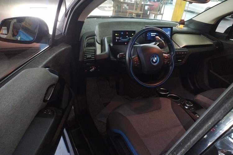 Used BMW i3 2018 Luxury Model Interior 3