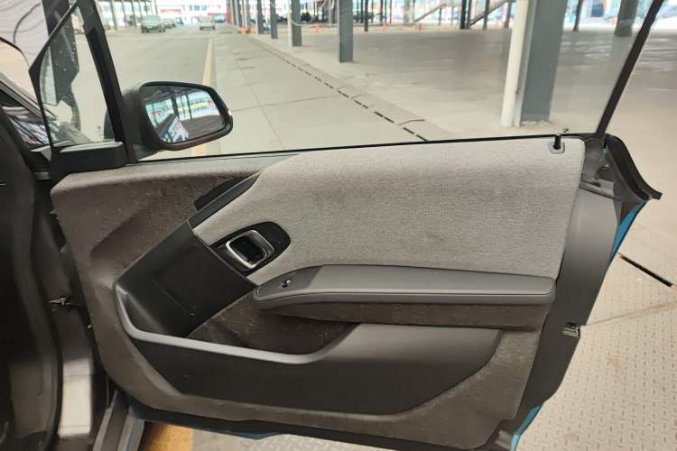 Used BMW i3 2018 Luxury Model Interior 5