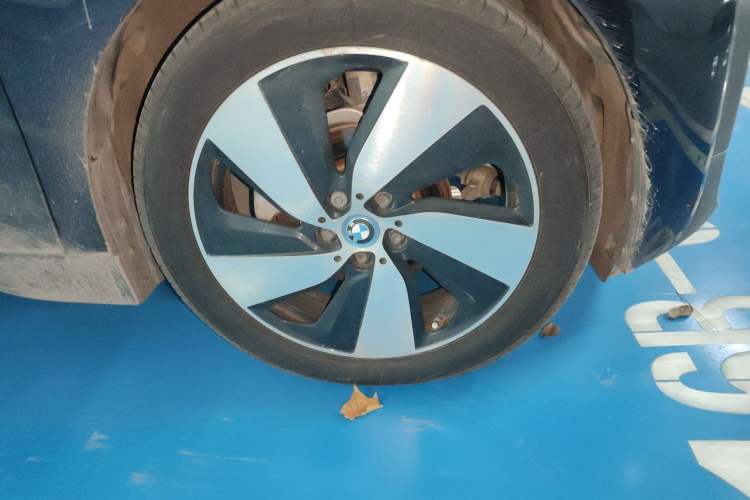Used BMW i3 2018 Luxury Model Right Front Wheel Hub