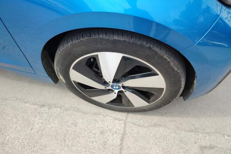 Used BMW i3 2018 Luxury Model Right Front Wheel Hub