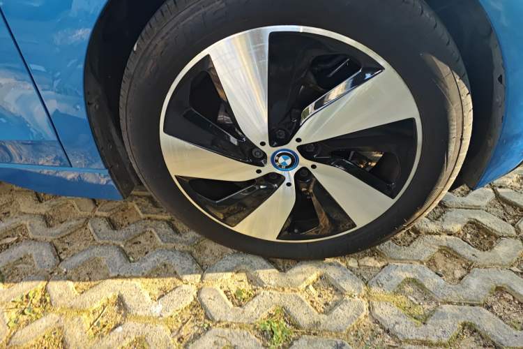 Used BMW i3 2018 Luxury Model Right Front Wheel Hub