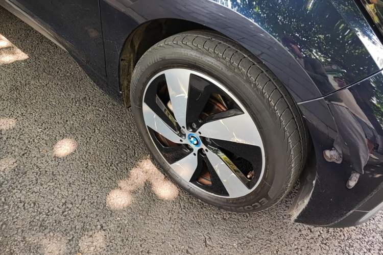 Used BMW i3 2018 Luxury Model Right Front Wheel Hub