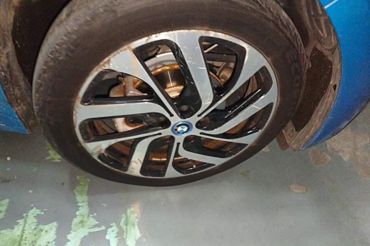 Used BMW i3 2018 Luxury Model Right Front Wheel Hub