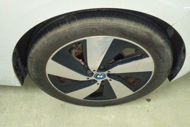 Used BMW i3 2018 Luxury Model Right Front Wheel Hub