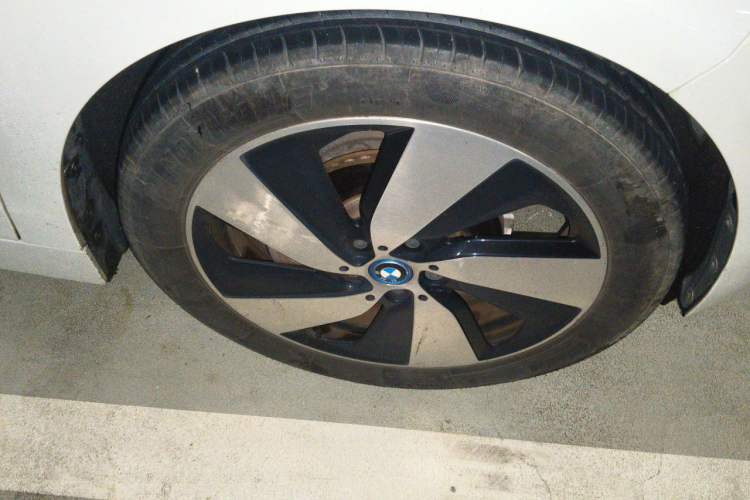 Used BMW i3 2018 Luxury Model Right Front Wheel Hub