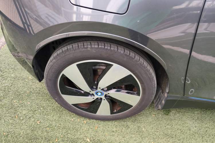 Used BMW i3 2018 Luxury Model Exterior 5
