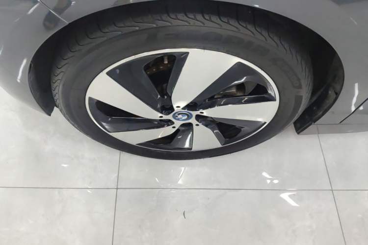 Used BMW i3 2018 Luxury Model Left Front Wheel Hub