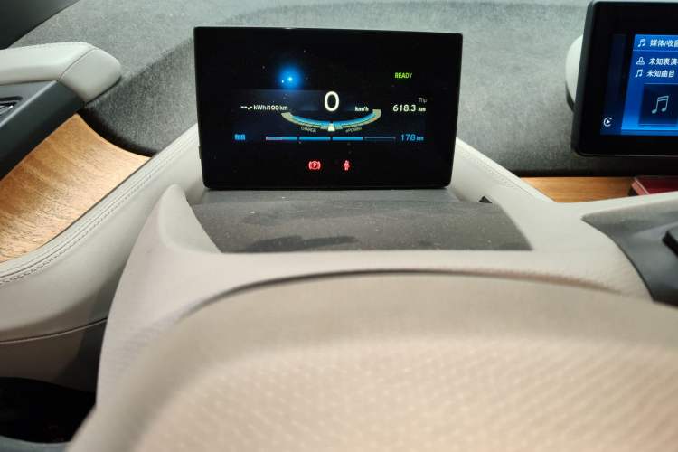 Used BMW i3 2018 Luxury Model Instrument Cluster